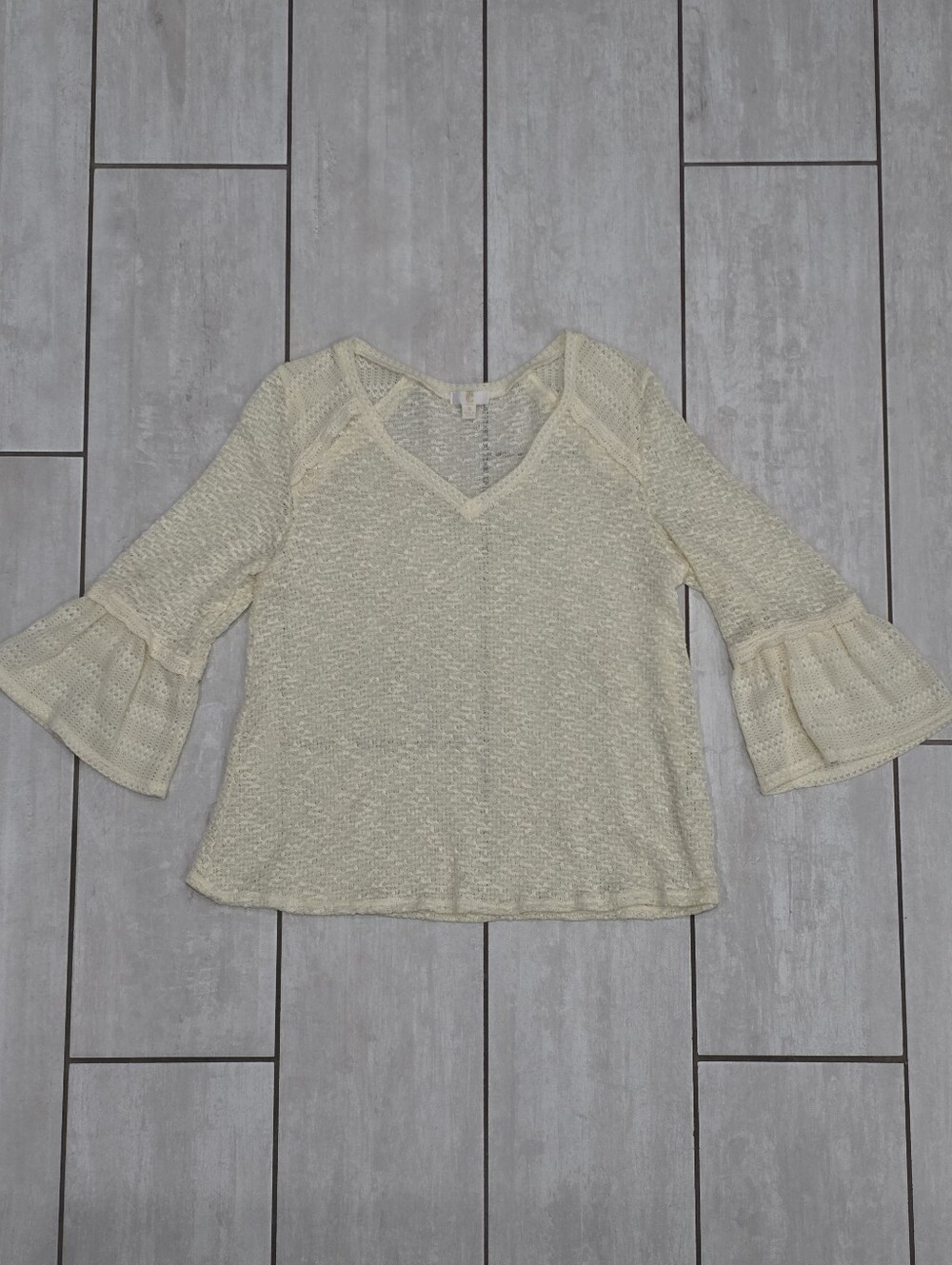 CHARMING CHARLIE Ivory V-Neck Boho Flounce Quarter Sleeve Sweater Knit Top
